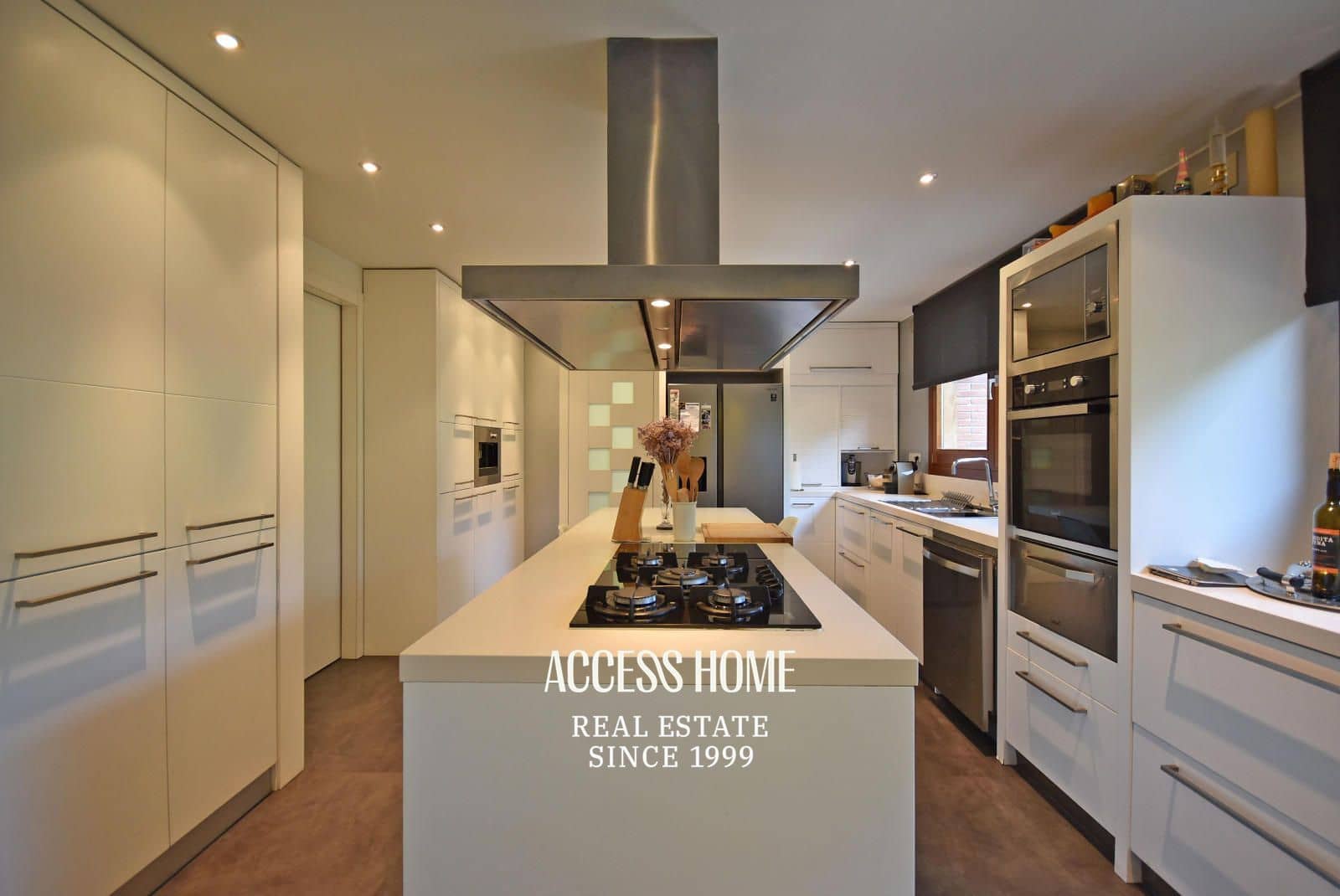 4 bedroom Villa for sale in Cabrera de Mar with garage - € 1,420,000 (Ref: 9874118)