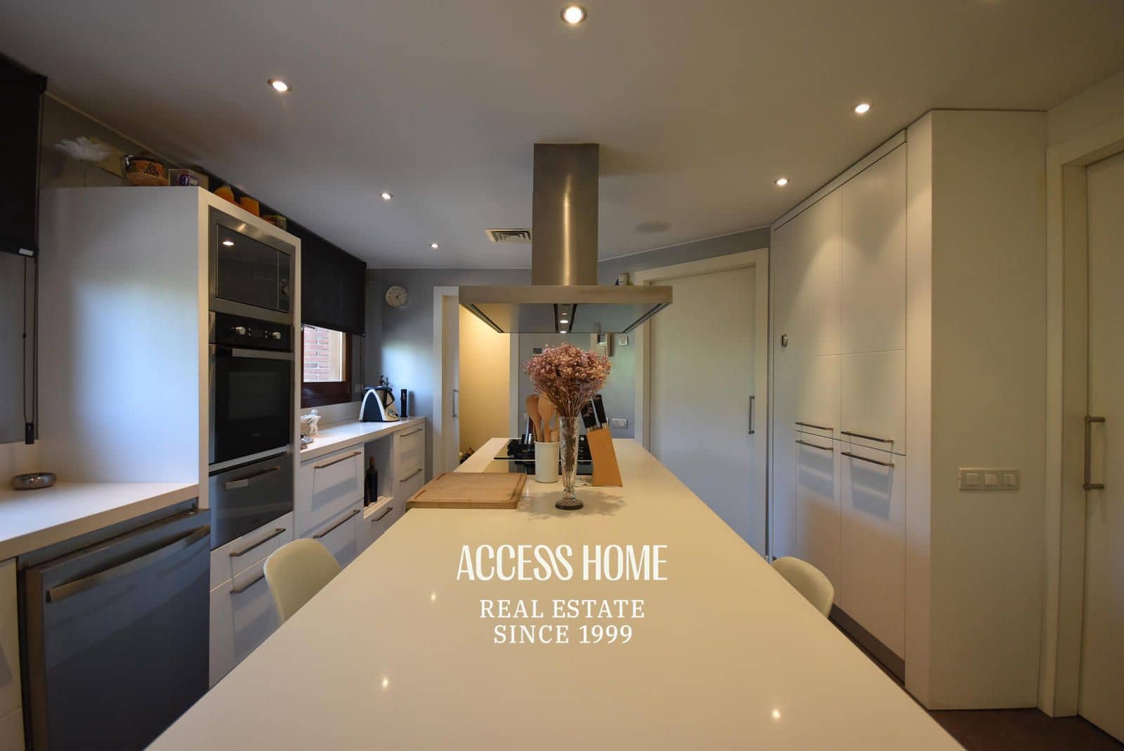 4 bedroom Villa for sale in Cabrera de Mar with garage - € 1,420,000 (Ref: 9874118)