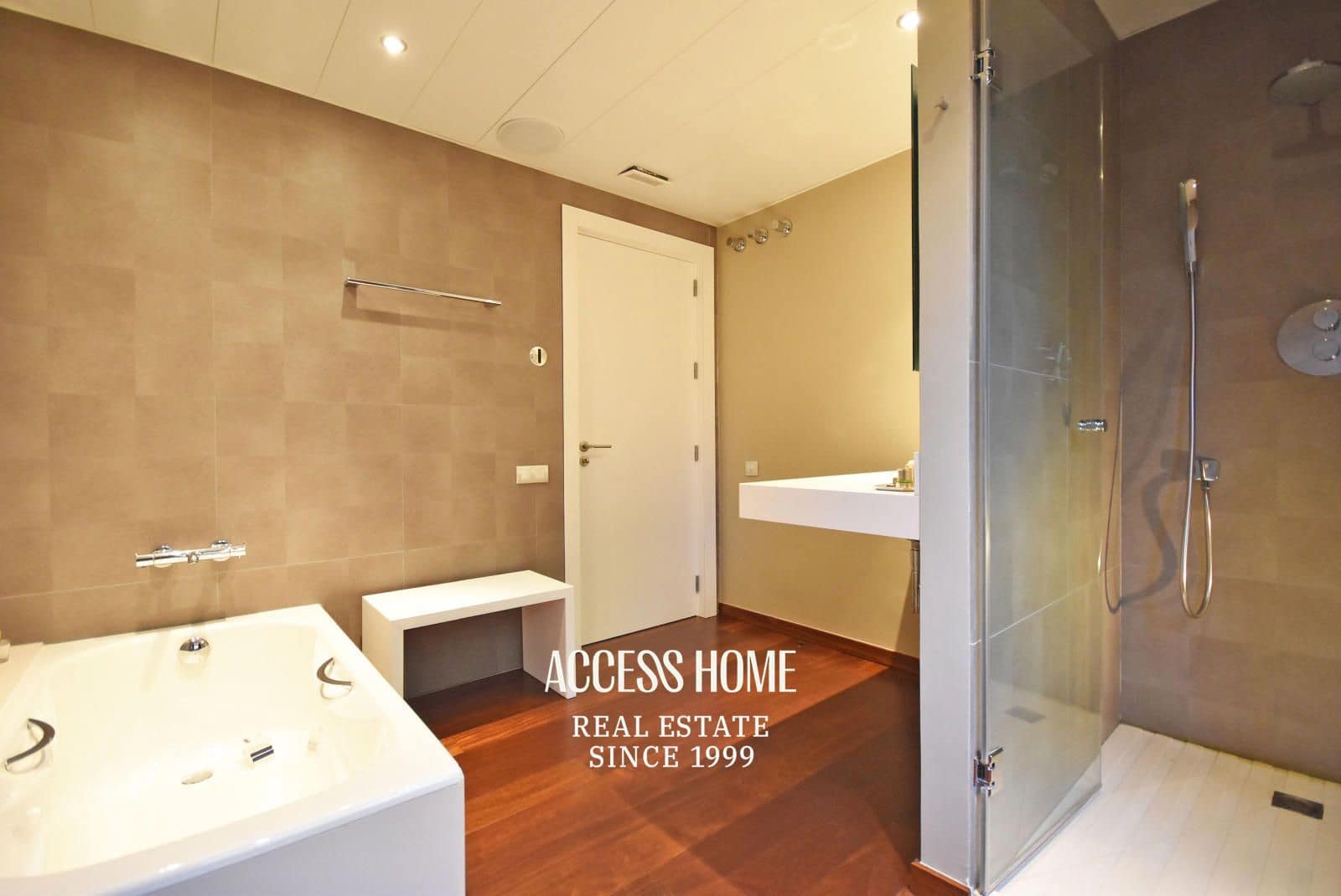 4 bedroom Villa for sale in Cabrera de Mar with garage - € 1,420,000 (Ref: 9874118)