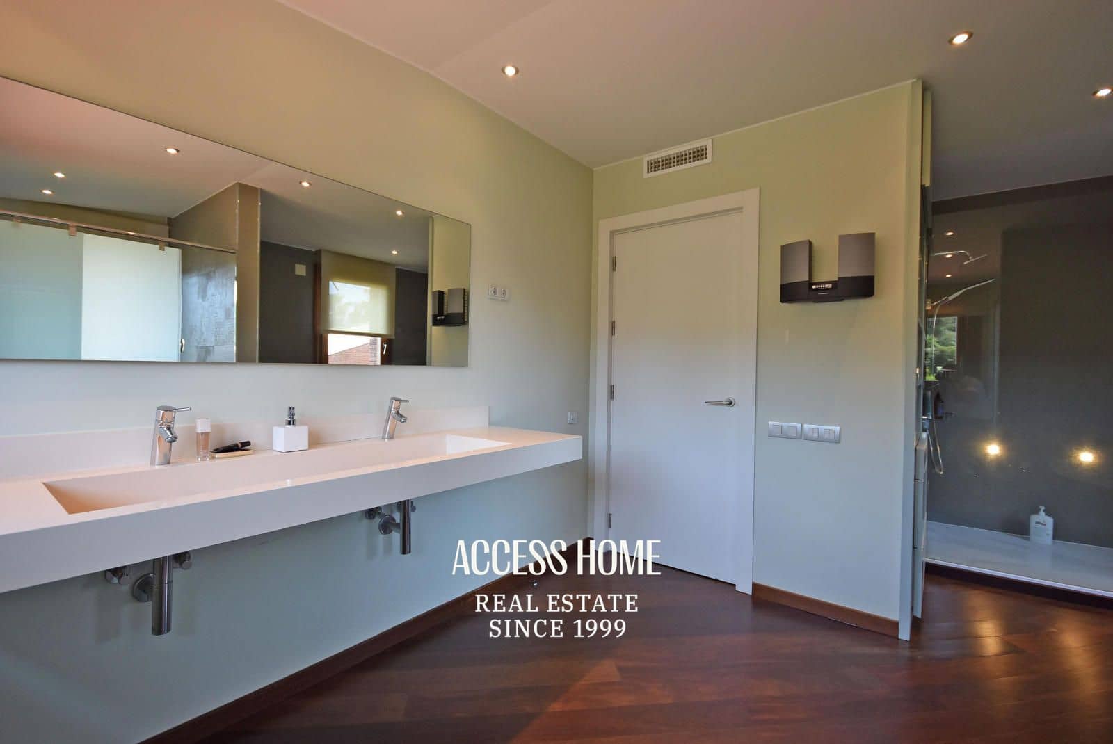4 bedroom Villa for sale in Cabrera de Mar with garage - € 1,420,000 (Ref: 9874118)