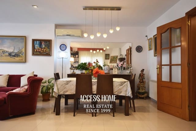 5 Zimmer Villa zu verkaufen in Vilassar de Dalt mit Pool Garage - 750.000 € (Ref: 9893283)