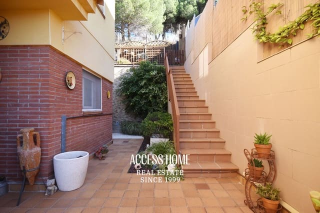 5 Zimmer Villa zu verkaufen in Vilassar de Dalt mit Pool Garage - 750.000 € (Ref: 9893283)