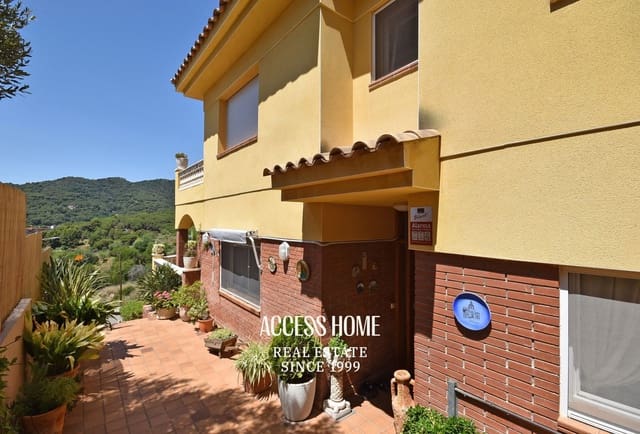 5 Zimmer Villa zu verkaufen in Vilassar de Dalt mit Pool Garage - 750.000 € (Ref: 9893283)
