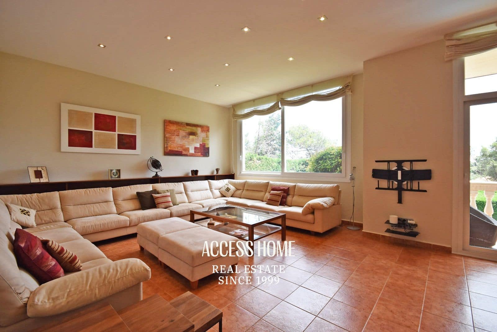 5 bedroom Villa for rent in Cabrils with pool garage - € 5,000 (Ref: 9897311)