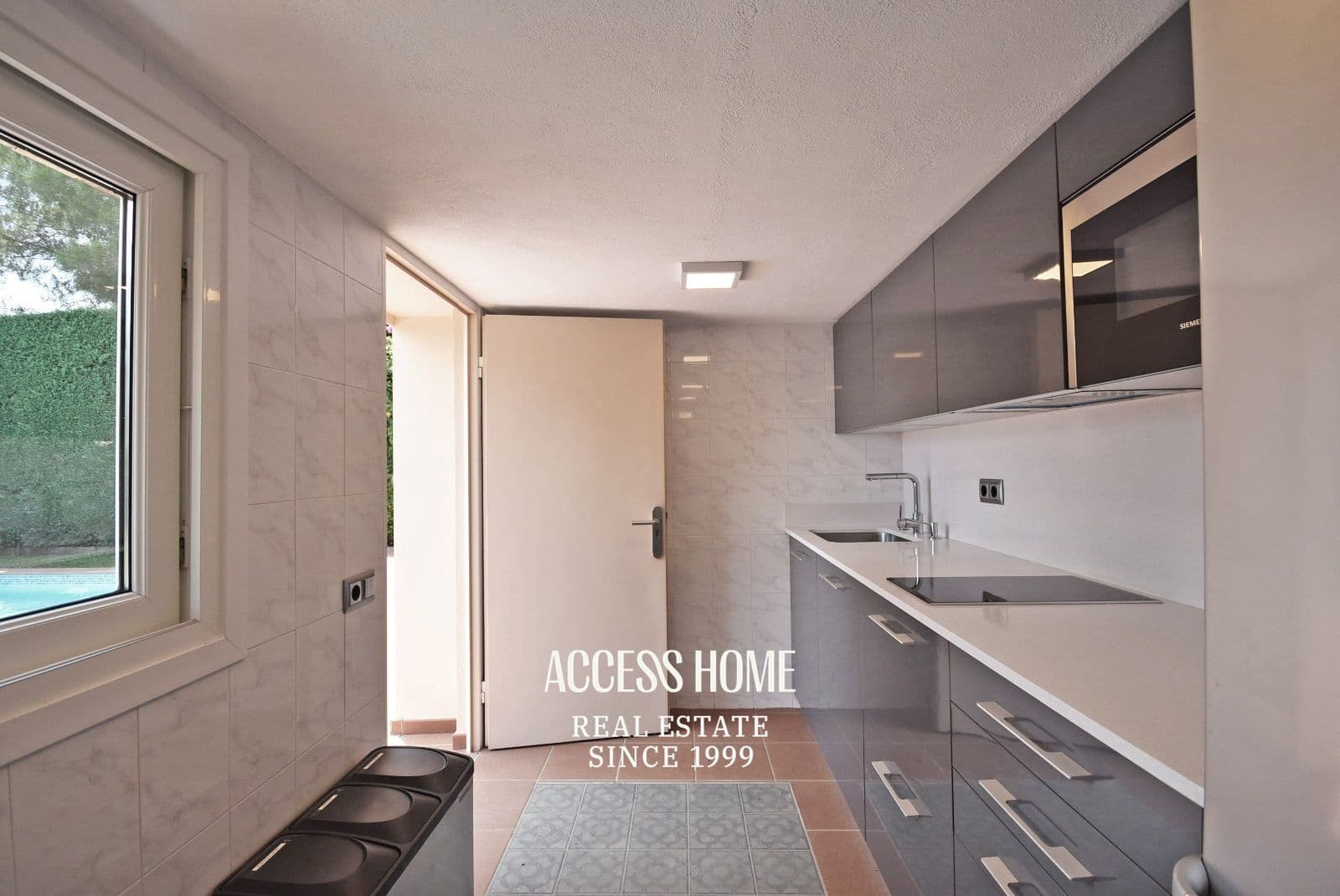5 bedroom Villa for rent in Cabrils with pool garage - € 5,000 (Ref: 9897311)