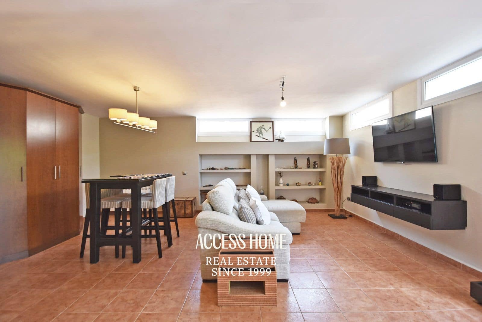 5 bedroom Villa for rent in Cabrils with pool garage - € 5,000 (Ref: 9897311)