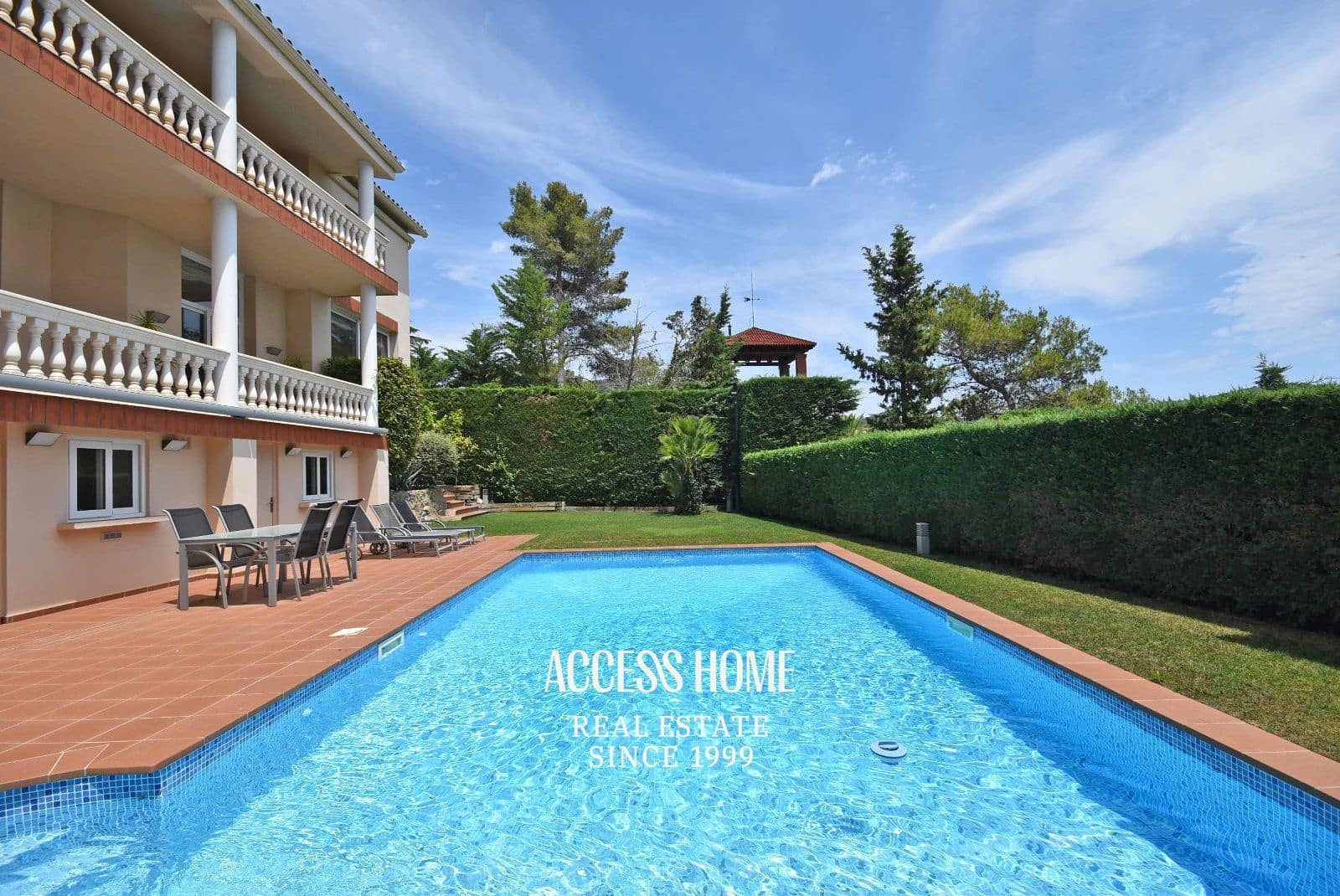 5 bedroom Villa for rent in Cabrils with pool garage - € 5,000 (Ref: 9897311)