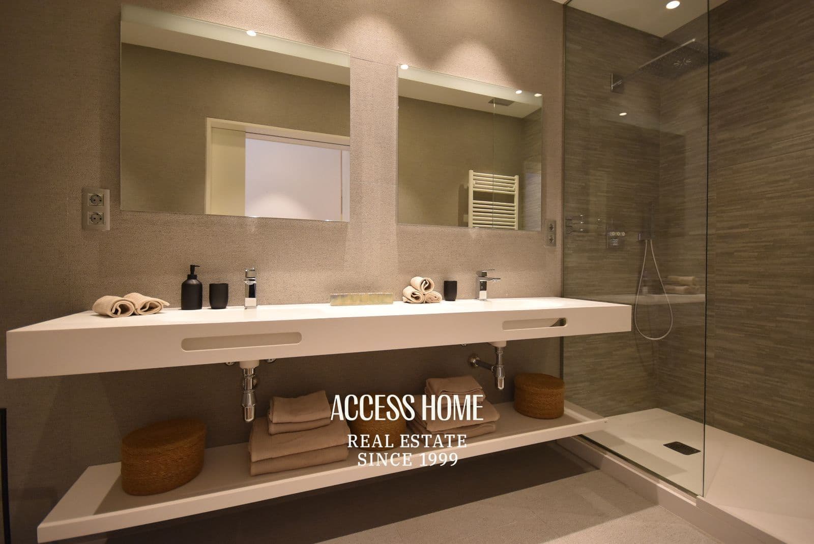 4 slaapkamer Flat te huur in Barcelona stad - € 8.500 (Ref: 9905125)