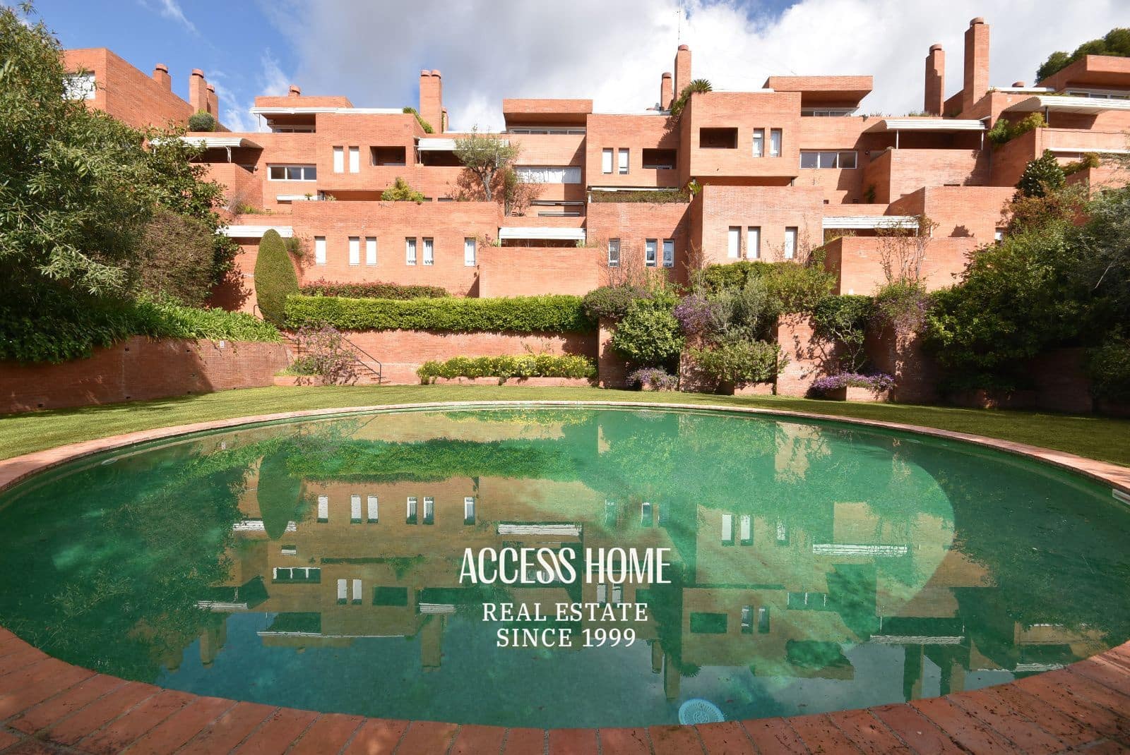 2 bedroom Flat for rent in Sant Vicenc de Montalt with pool garage - € 1,800 (Ref: 9914957)