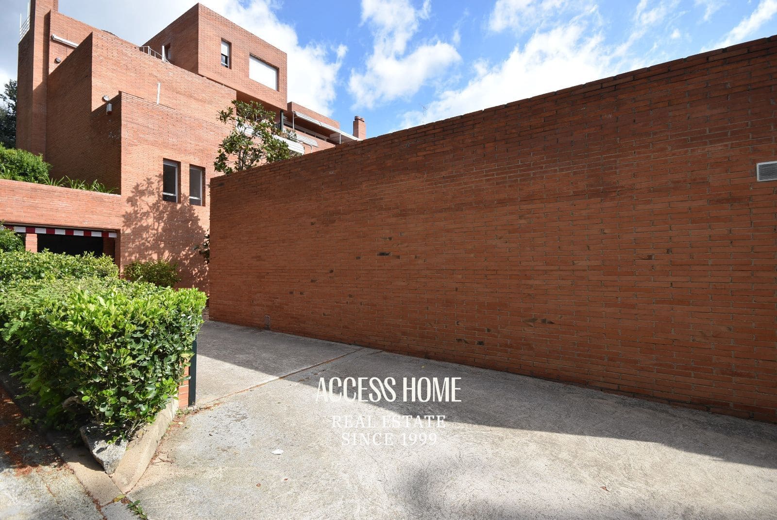 2 bedroom Flat for rent in Sant Vicenc de Montalt with pool garage - € 1,800 (Ref: 9914957)