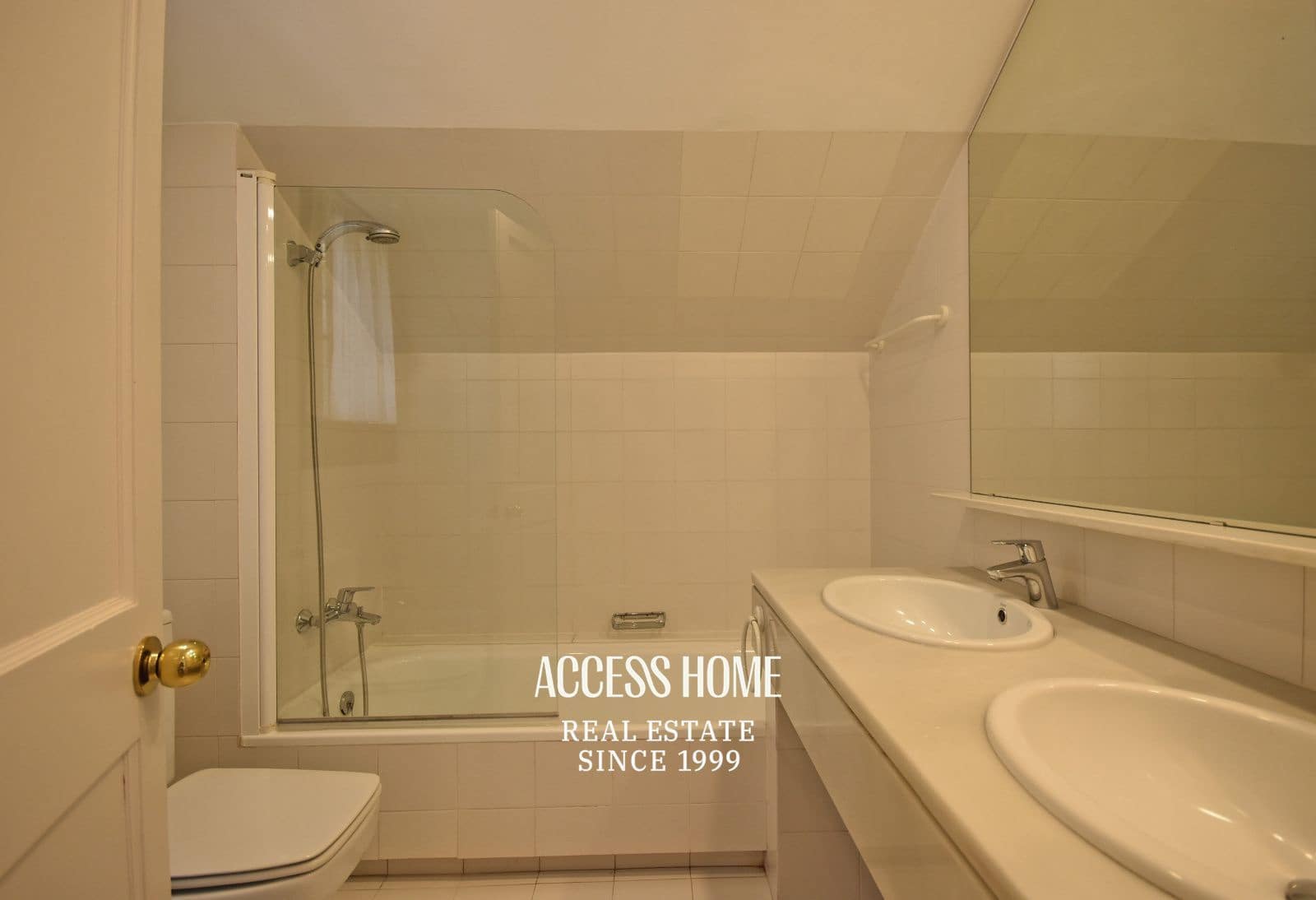 Maison de Ville de 5 chambres à louer à Sant Vicenc de Montalt avec piscine garage - 3 500 € (Ref: 9939054)