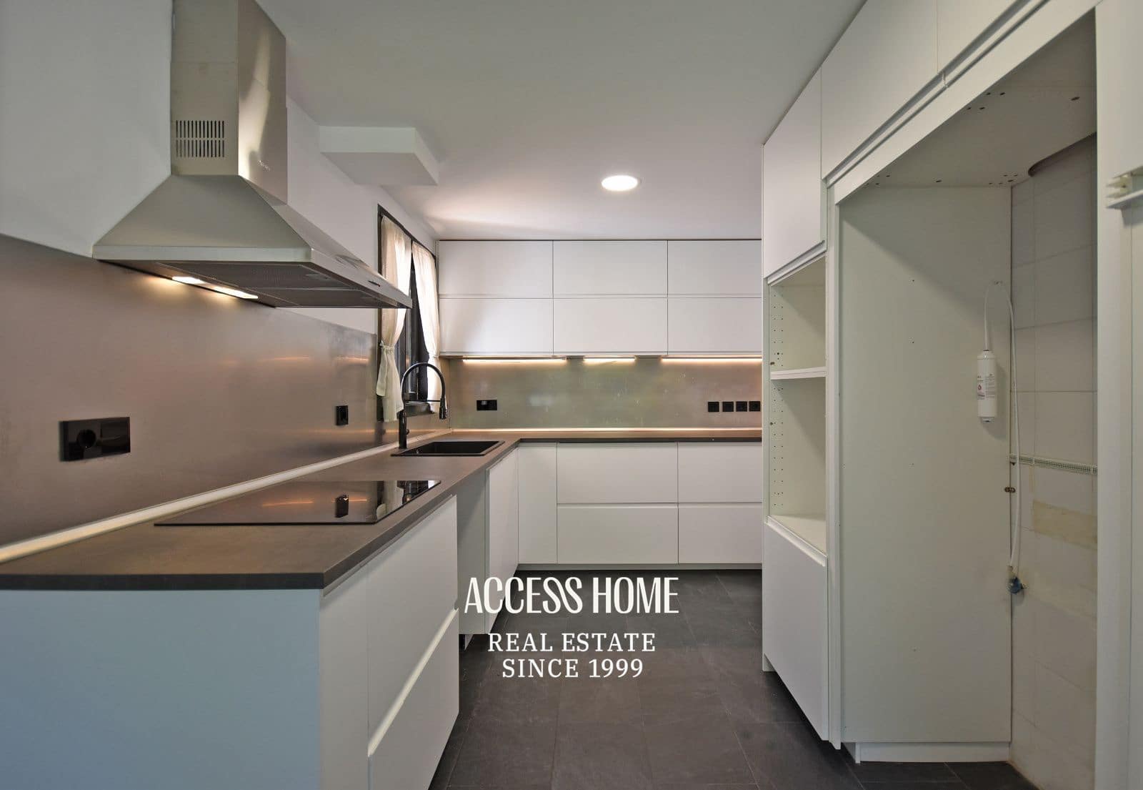 Maison de Ville de 5 chambres à louer à Sant Vicenc de Montalt avec piscine garage - 3 500 € (Ref: 9939054)
