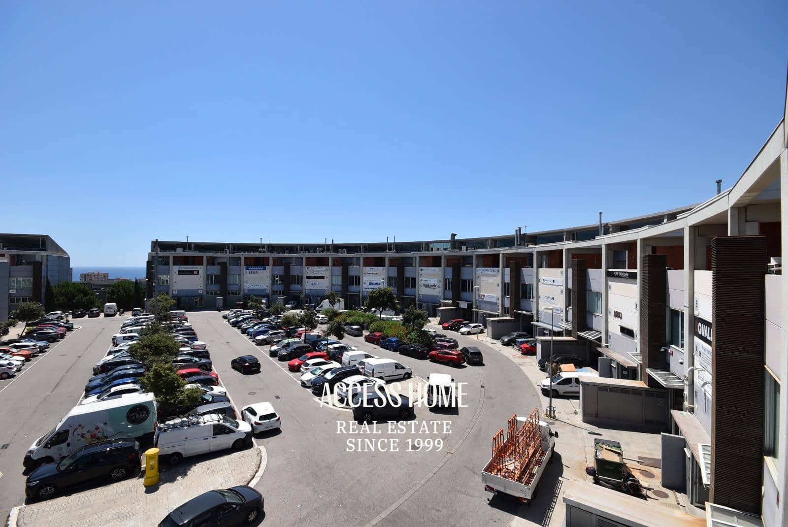 Commercieel te koop in Badalona - € 595.000 (Ref: 9956089)