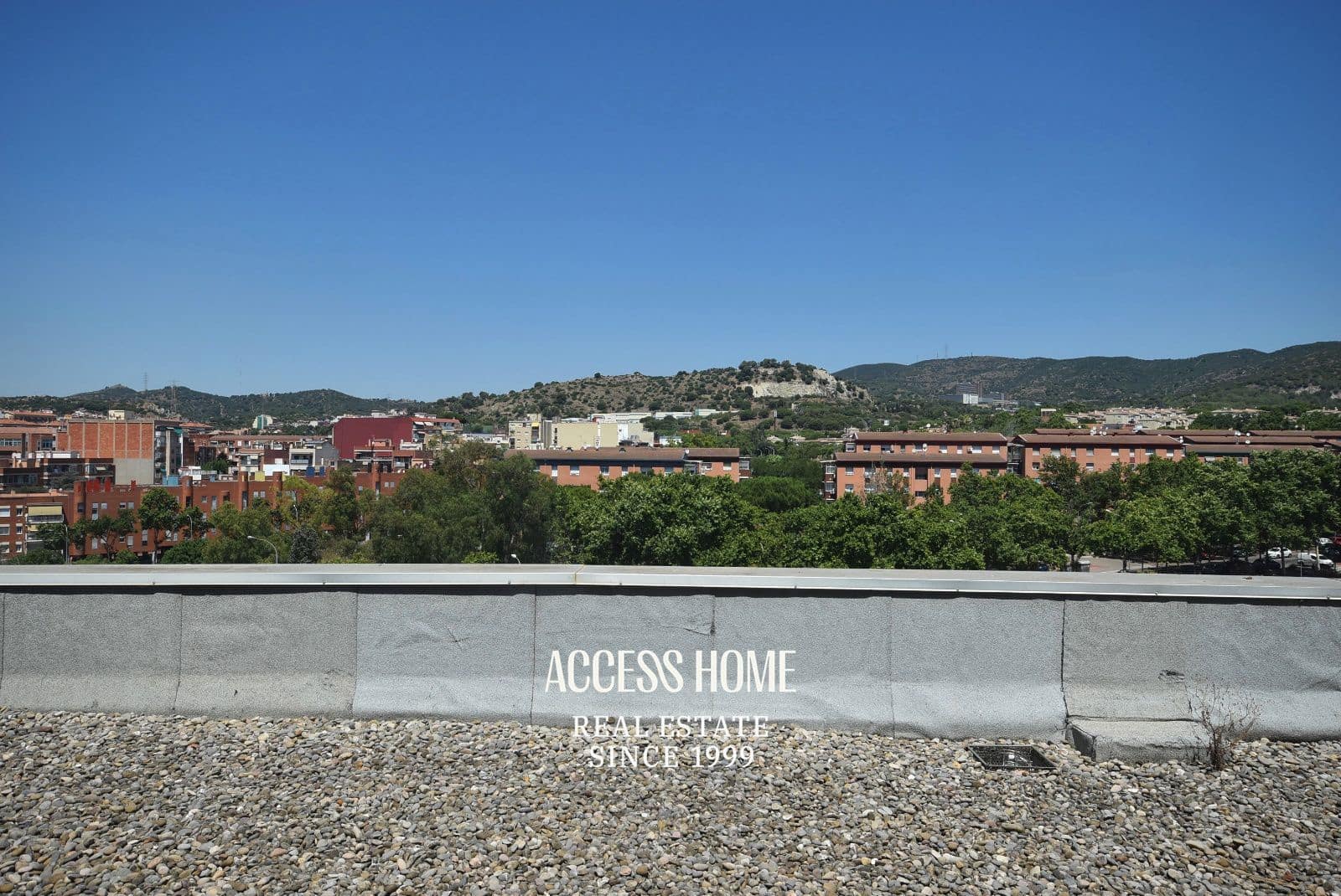 Commercieel te koop in Badalona - € 595.000 (Ref: 9956089)