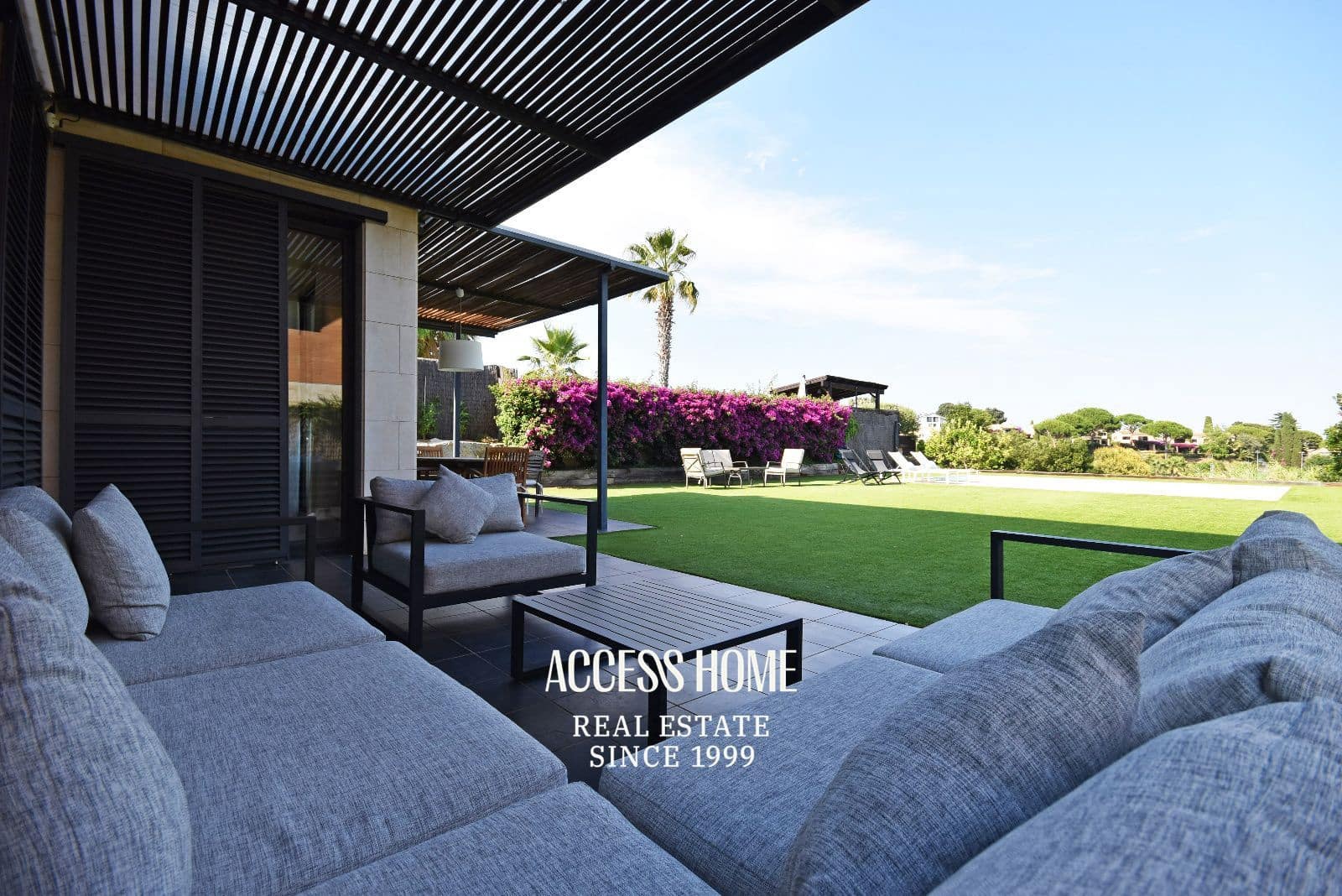 4 bedroom Villa for rent in Sant Vicenc de Montalt with pool garage - € 3,500 (Ref: 9961233)