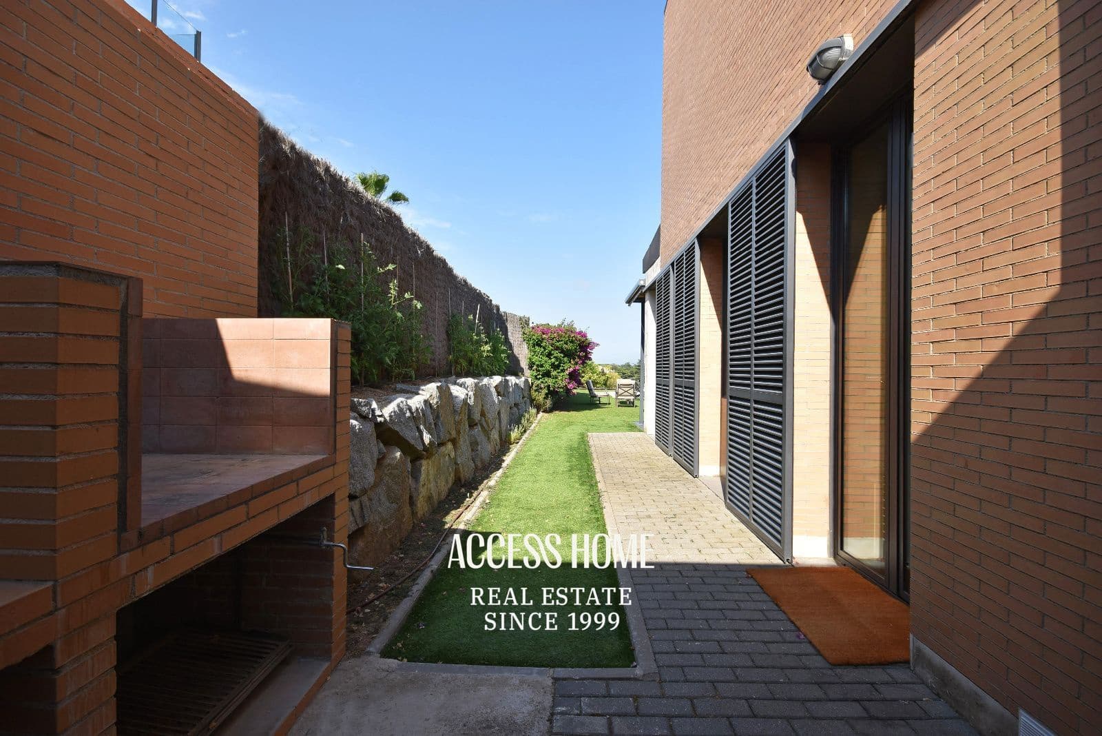 4 bedroom Villa for rent in Sant Vicenc de Montalt with pool garage - € 3,500 (Ref: 9961233)