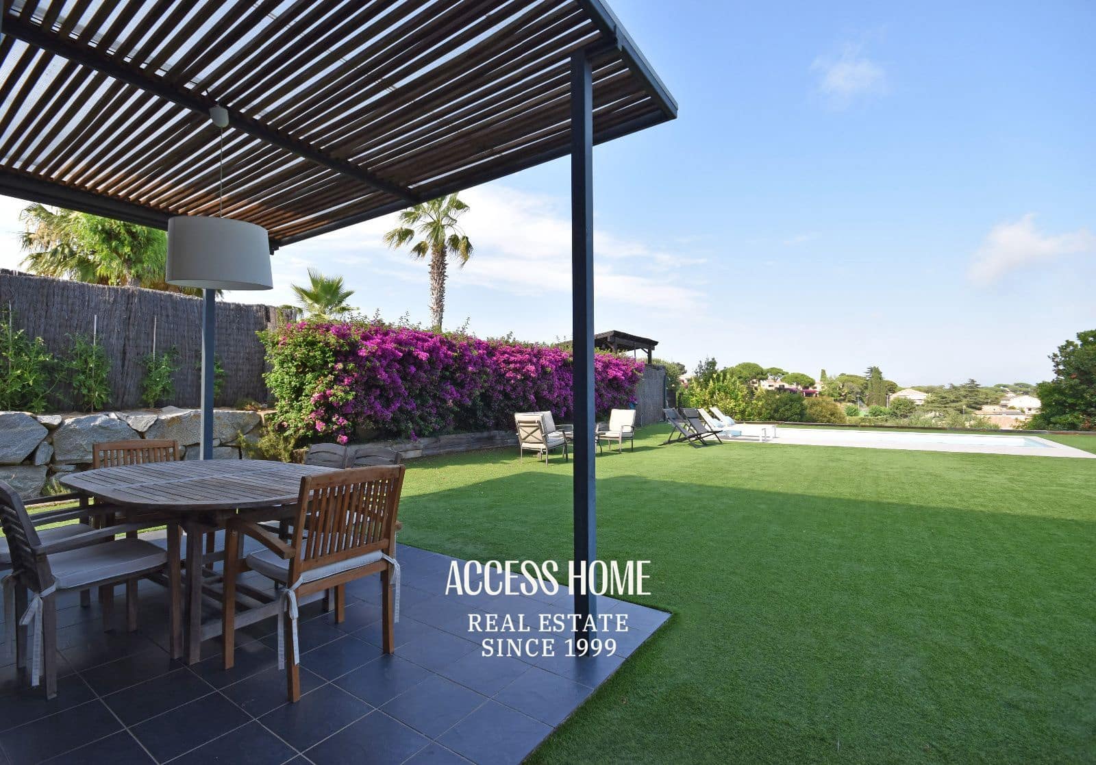 4 bedroom Villa for rent in Sant Vicenc de Montalt with pool garage - € 3,500 (Ref: 9961233)