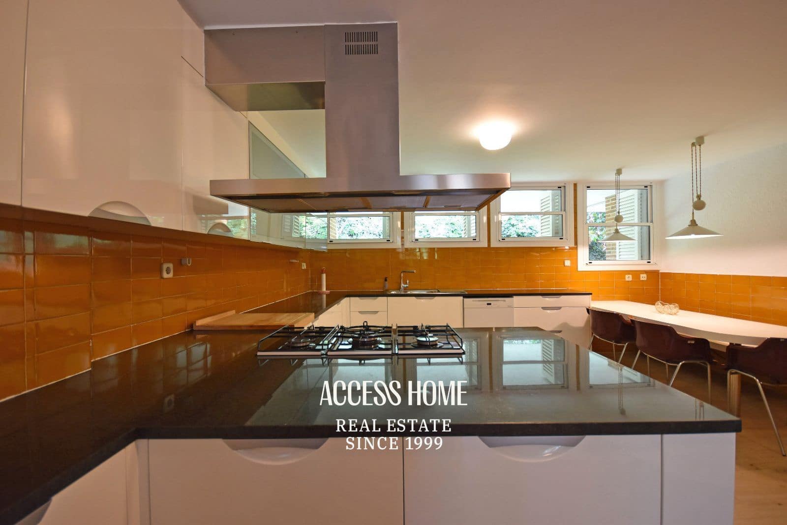 4 bedroom Villa for sale in Sant Vicenc de Montalt with pool garage - € 1,550,000 (Ref: 9965918)