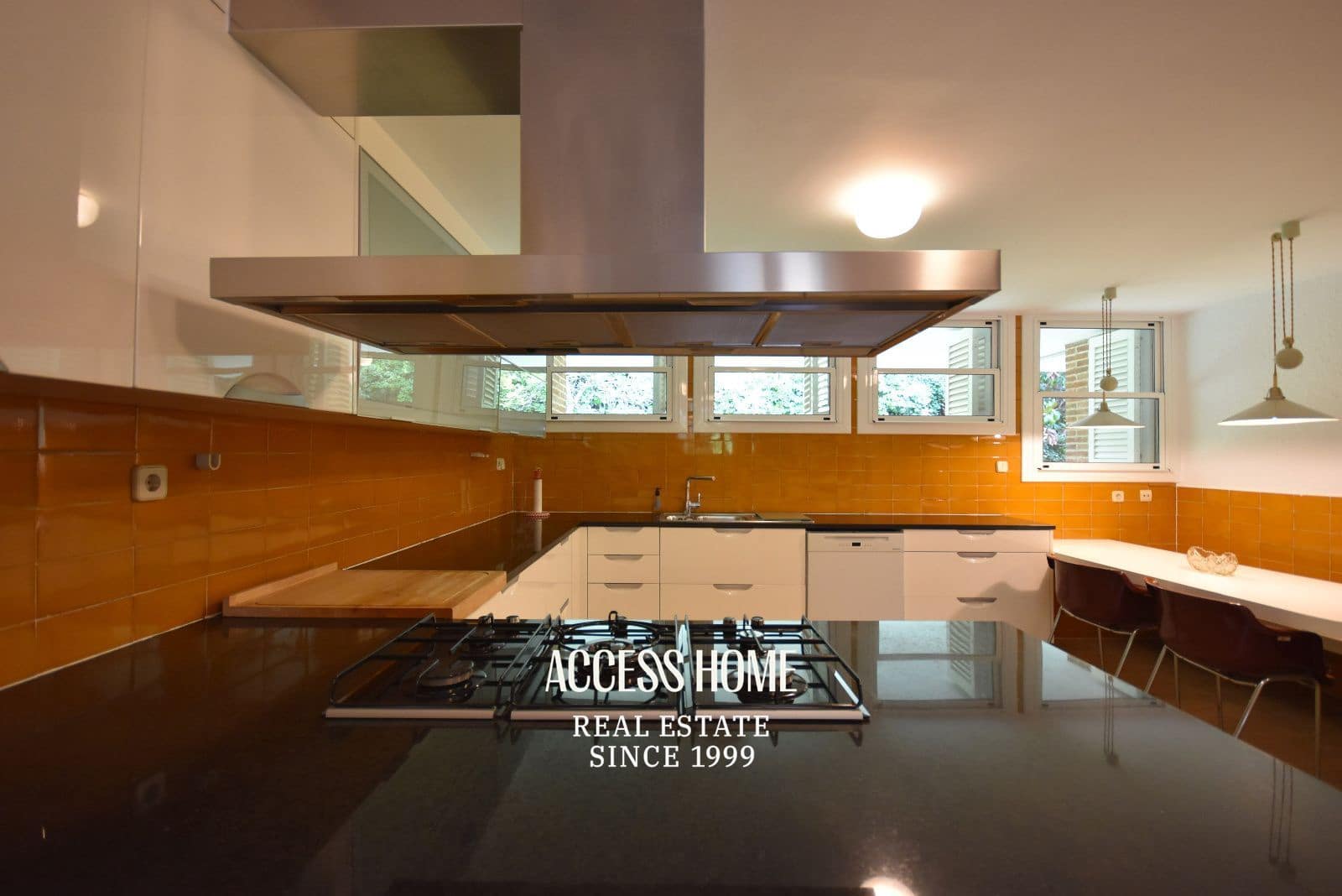4 bedroom Villa for sale in Sant Vicenc de Montalt with pool garage - € 1,550,000 (Ref: 9965918)