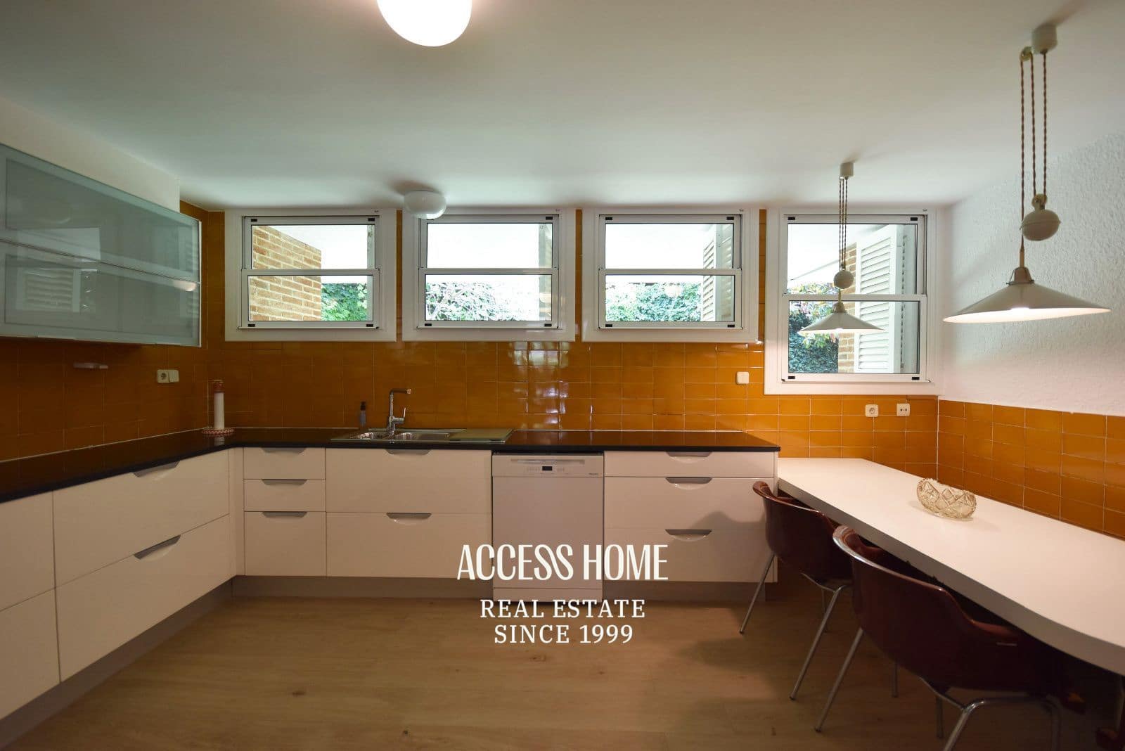 4 bedroom Villa for sale in Sant Vicenc de Montalt with pool garage - € 1,550,000 (Ref: 9965918)