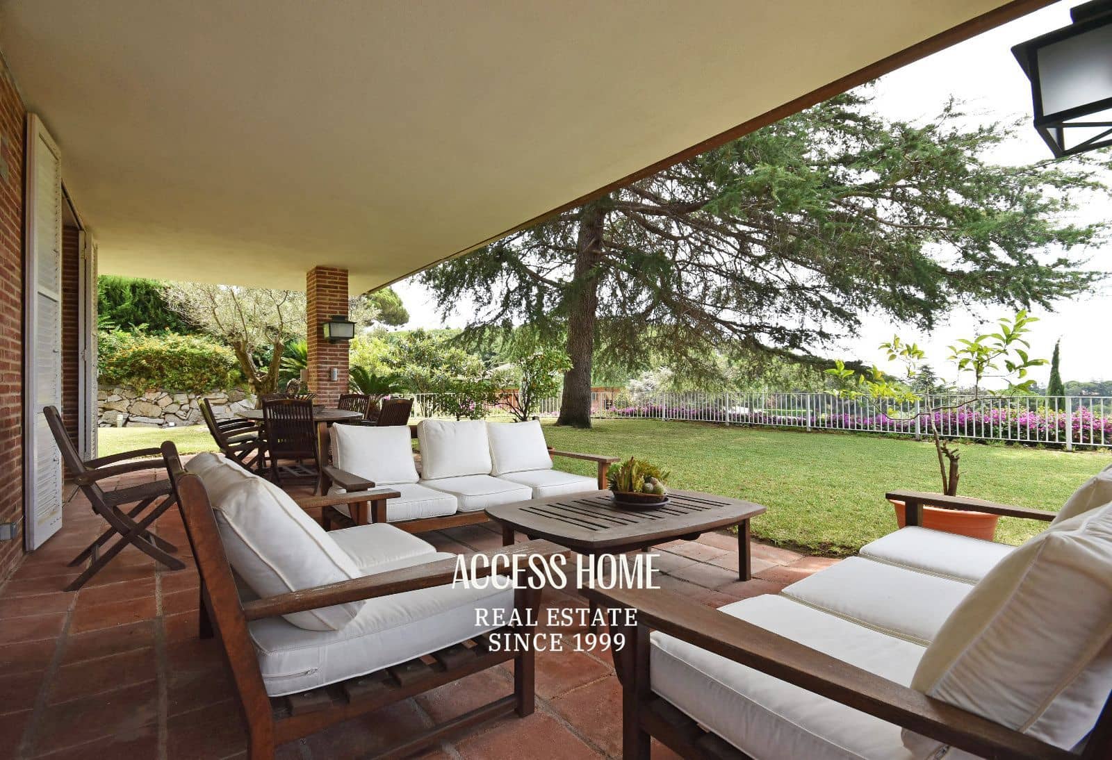 4 bedroom Villa for sale in Sant Vicenc de Montalt with pool garage - € 1,550,000 (Ref: 9965918)