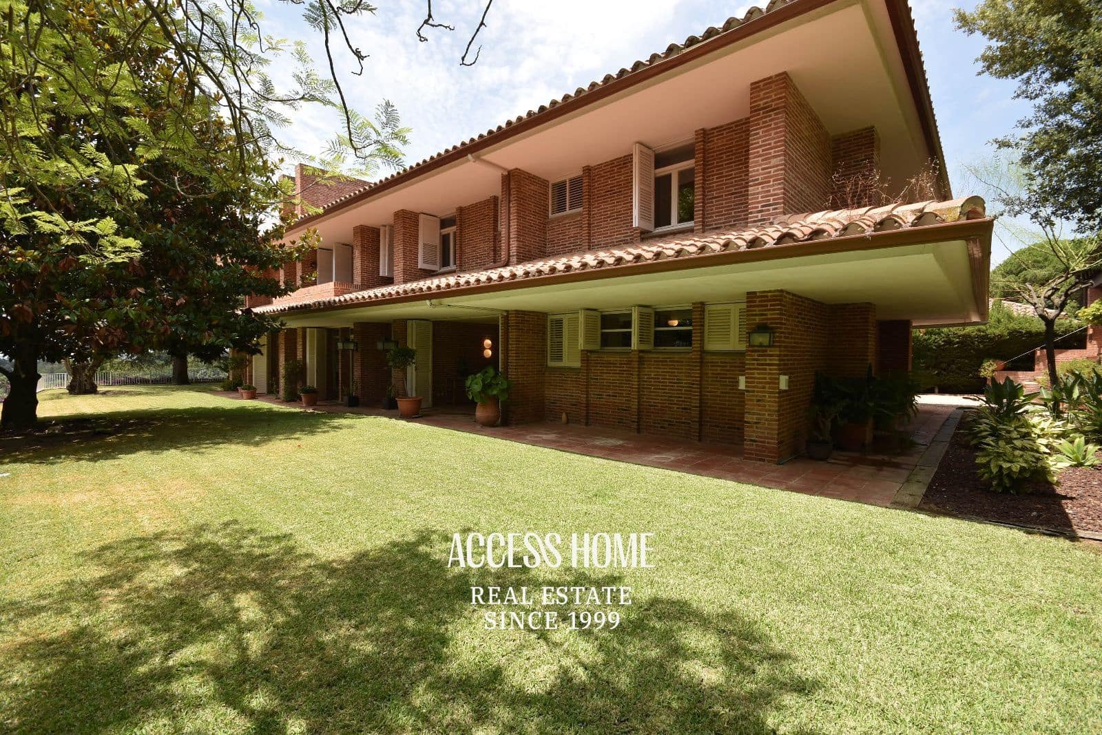 4 bedroom Villa for sale in Sant Vicenc de Montalt with pool garage - € 1,550,000 (Ref: 9965918)