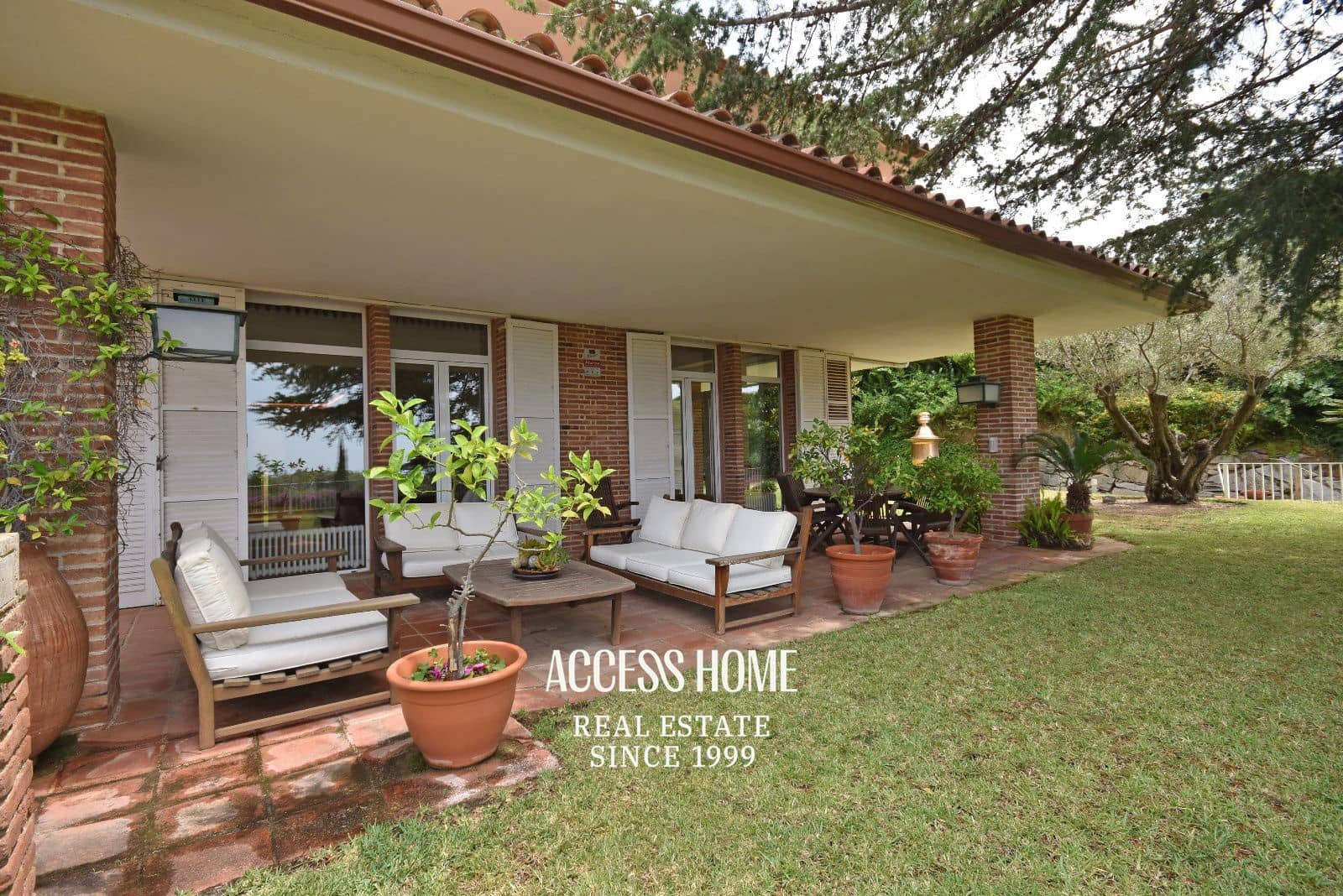 4 bedroom Villa for sale in Sant Vicenc de Montalt with pool garage - € 1,550,000 (Ref: 9965918)