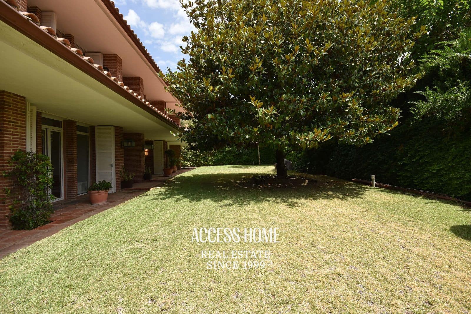 4 bedroom Villa for sale in Sant Vicenc de Montalt with pool garage - € 1,550,000 (Ref: 9965918)