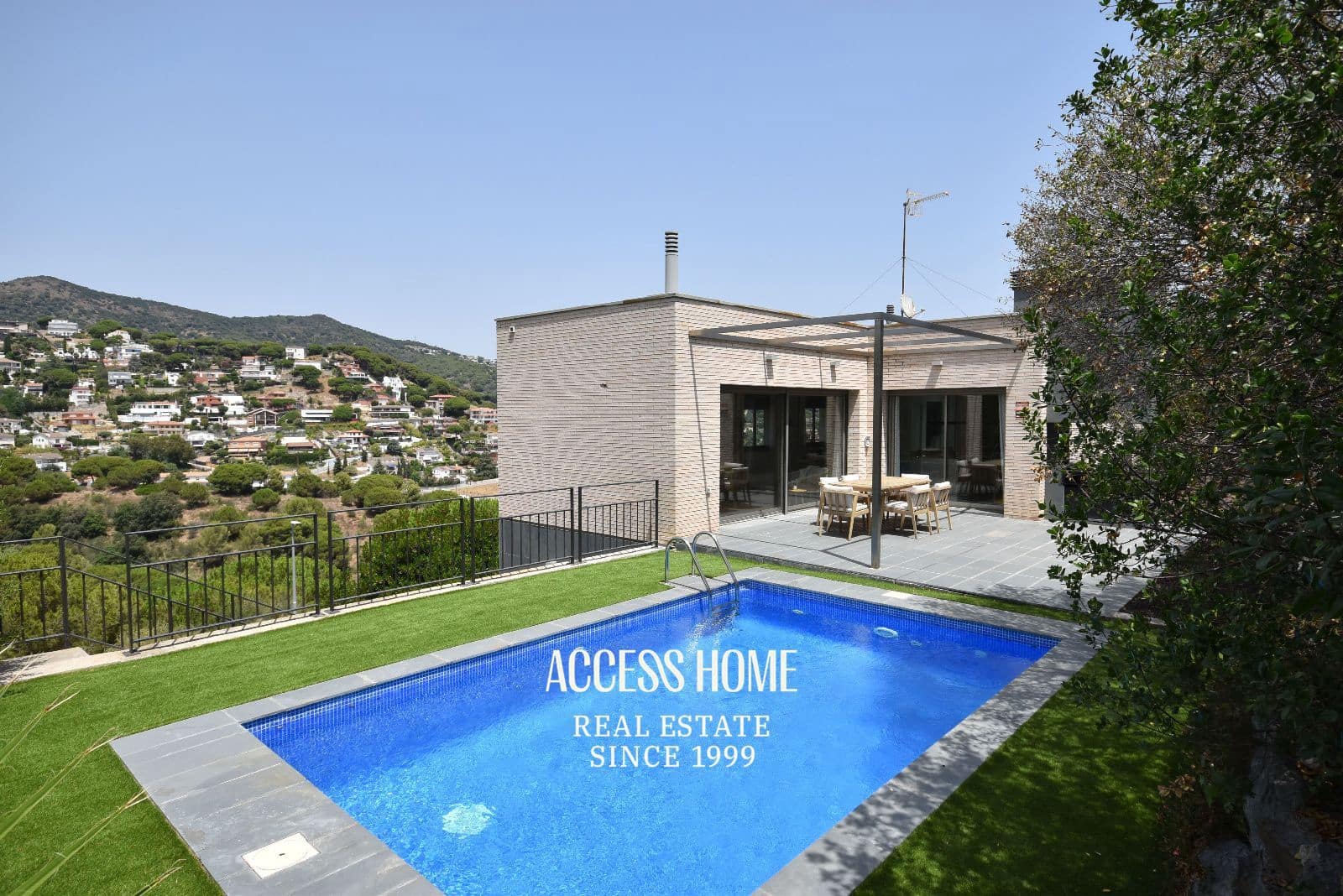 Chalet de 4 habitaciones en Alella en venta con piscina garaje - 1.045.000 € (Ref: 9974344)