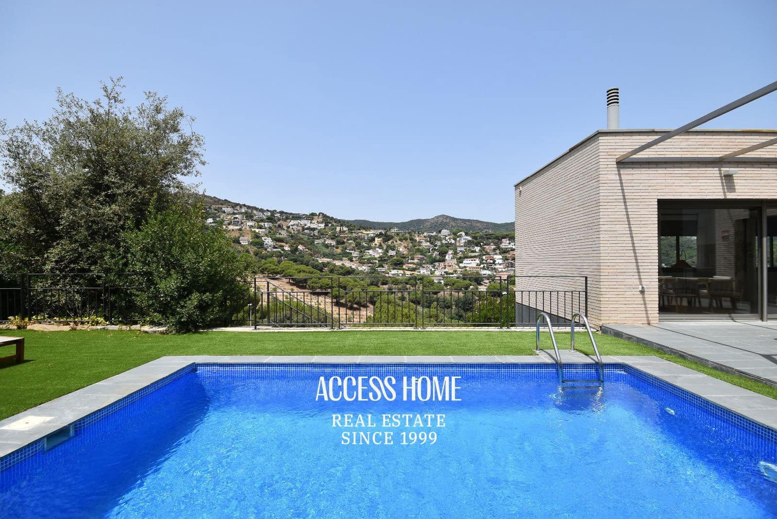 Chalet de 4 habitaciones en Alella en venta con piscina garaje - 1.045.000 € (Ref: 9974344)