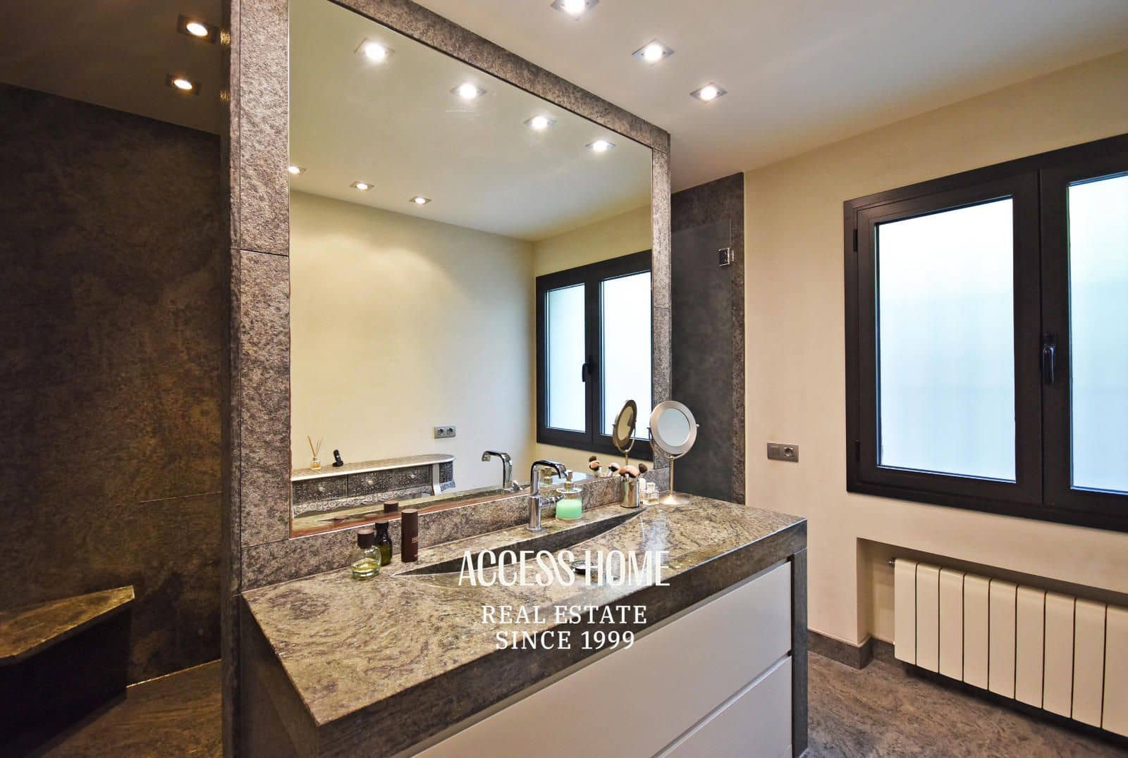 3 bedroom Villa for sale in Premia de Dalt with garage - € 1,149,000 (Ref: 9984032)