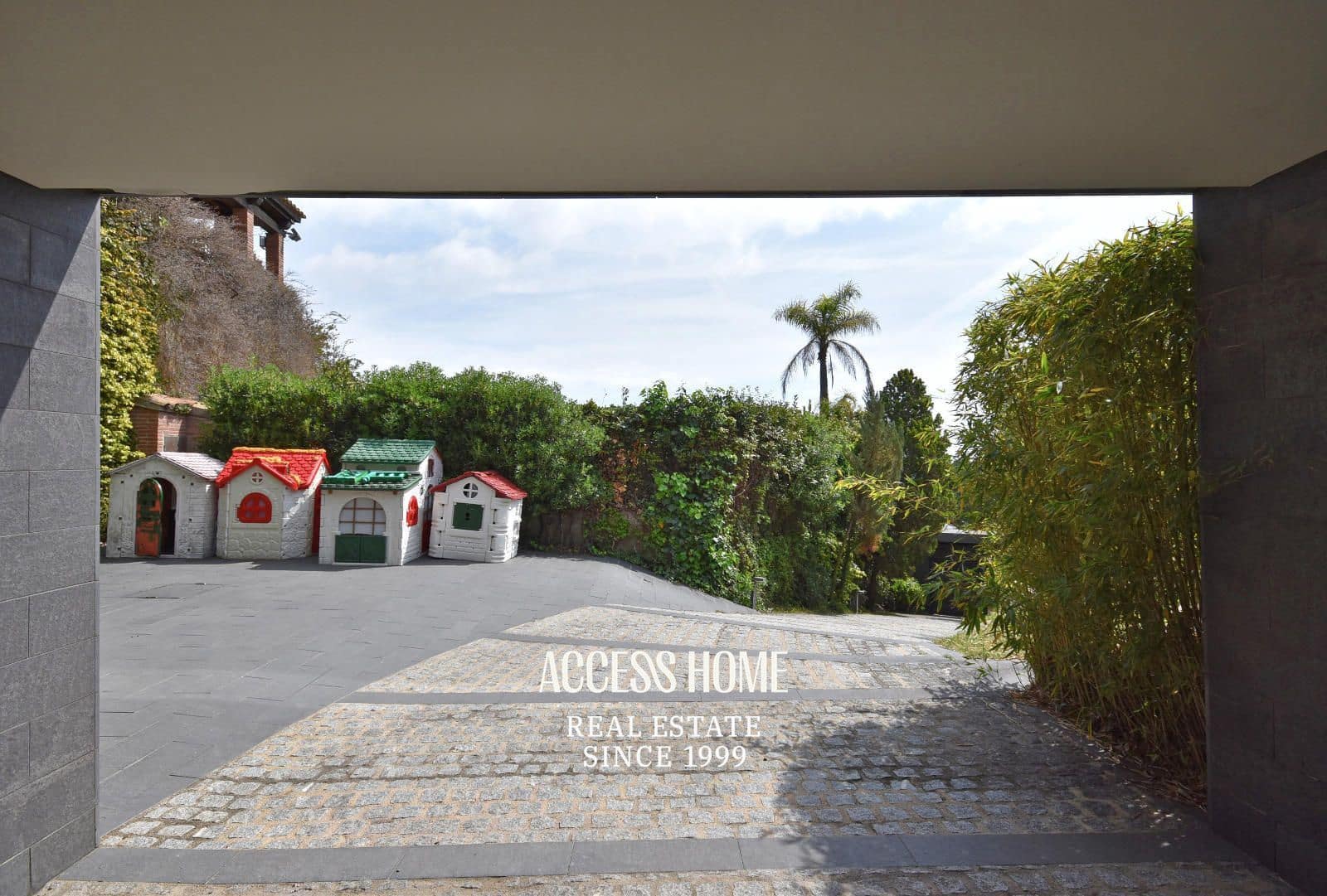 3 bedroom Villa for sale in Premia de Dalt with garage - € 1,149,000 (Ref: 9984032)