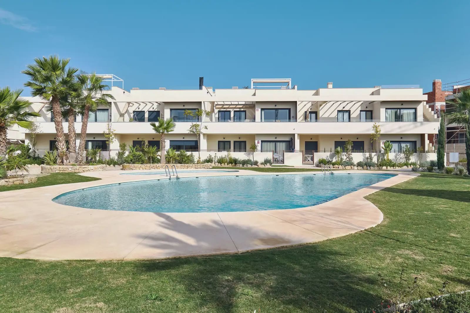2 makuuhuone Asunto myytävänä paikassa Torrevieja mukana uima-altaan 
autotalli - 380 000 € (Ref: 10030989)