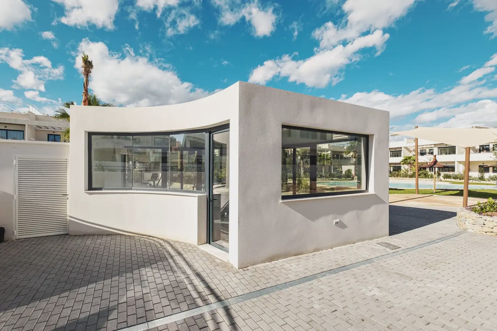 2 makuuhuone Asunto myytävänä paikassa Torrevieja mukana uima-altaan 
autotalli - 380 000 € (Ref: 10030989)