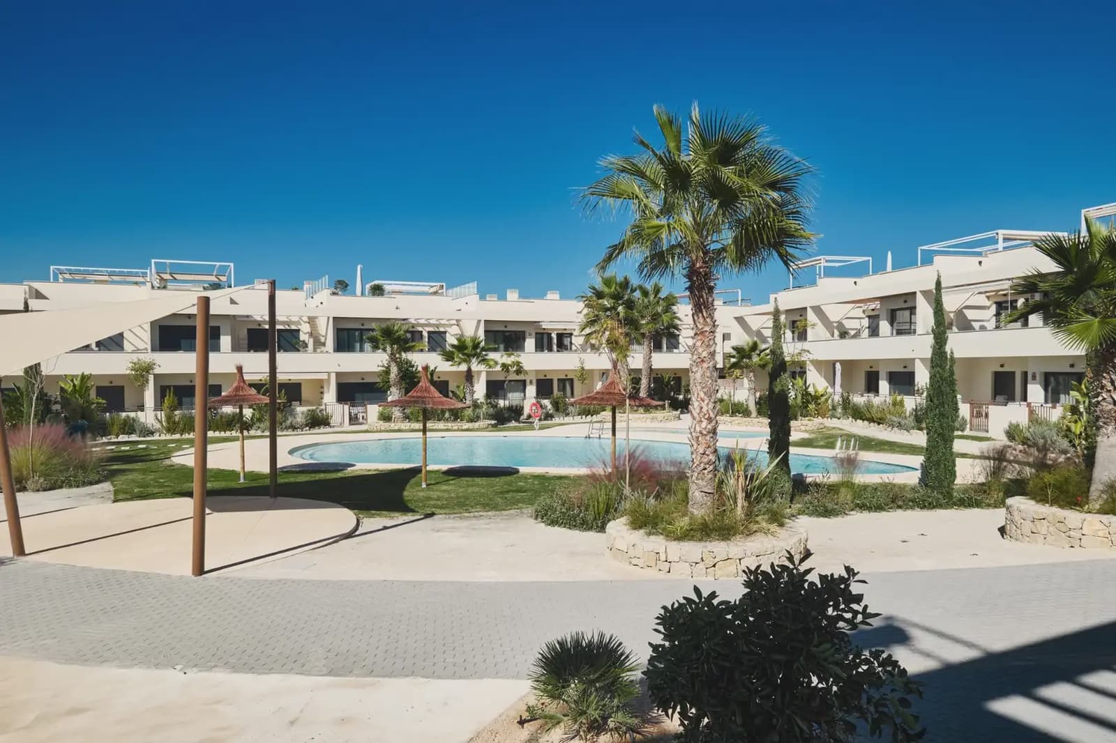 2 makuuhuone Asunto myytävänä paikassa Torrevieja mukana uima-altaan 
autotalli - 380 000 € (Ref: 10030989)