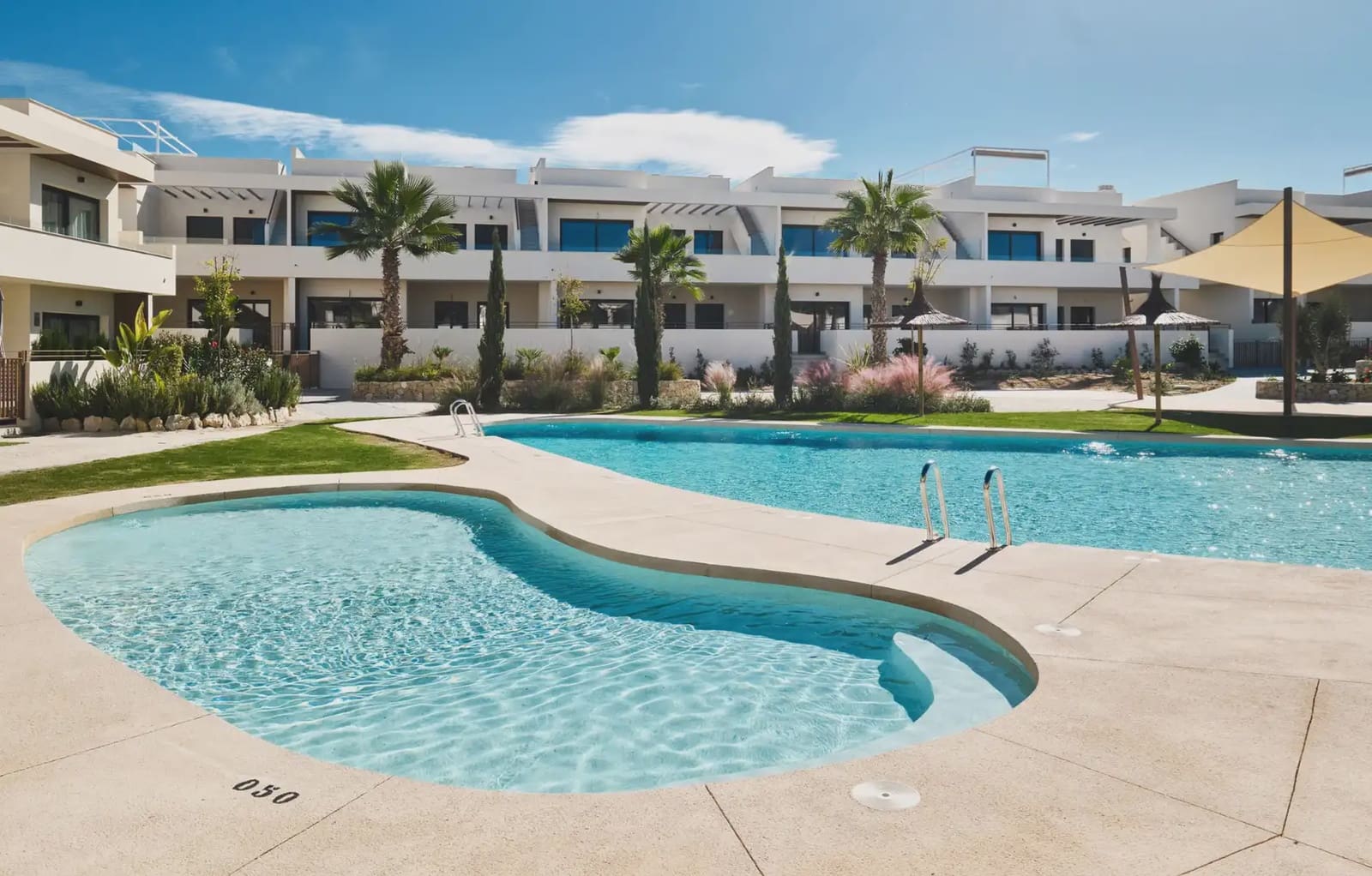 2 makuuhuone Asunto myytävänä paikassa Torrevieja mukana uima-altaan 
autotalli - 380 000 € (Ref: 10030989)