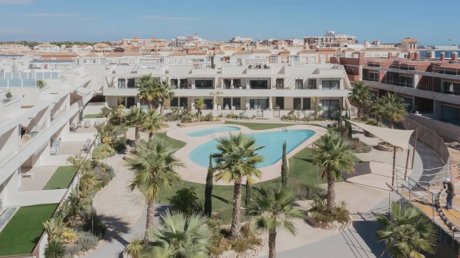 2 makuuhuone Asunto myytävänä paikassa Torrevieja mukana uima-altaan 
autotalli - 380 000 € (Ref: 10030989)