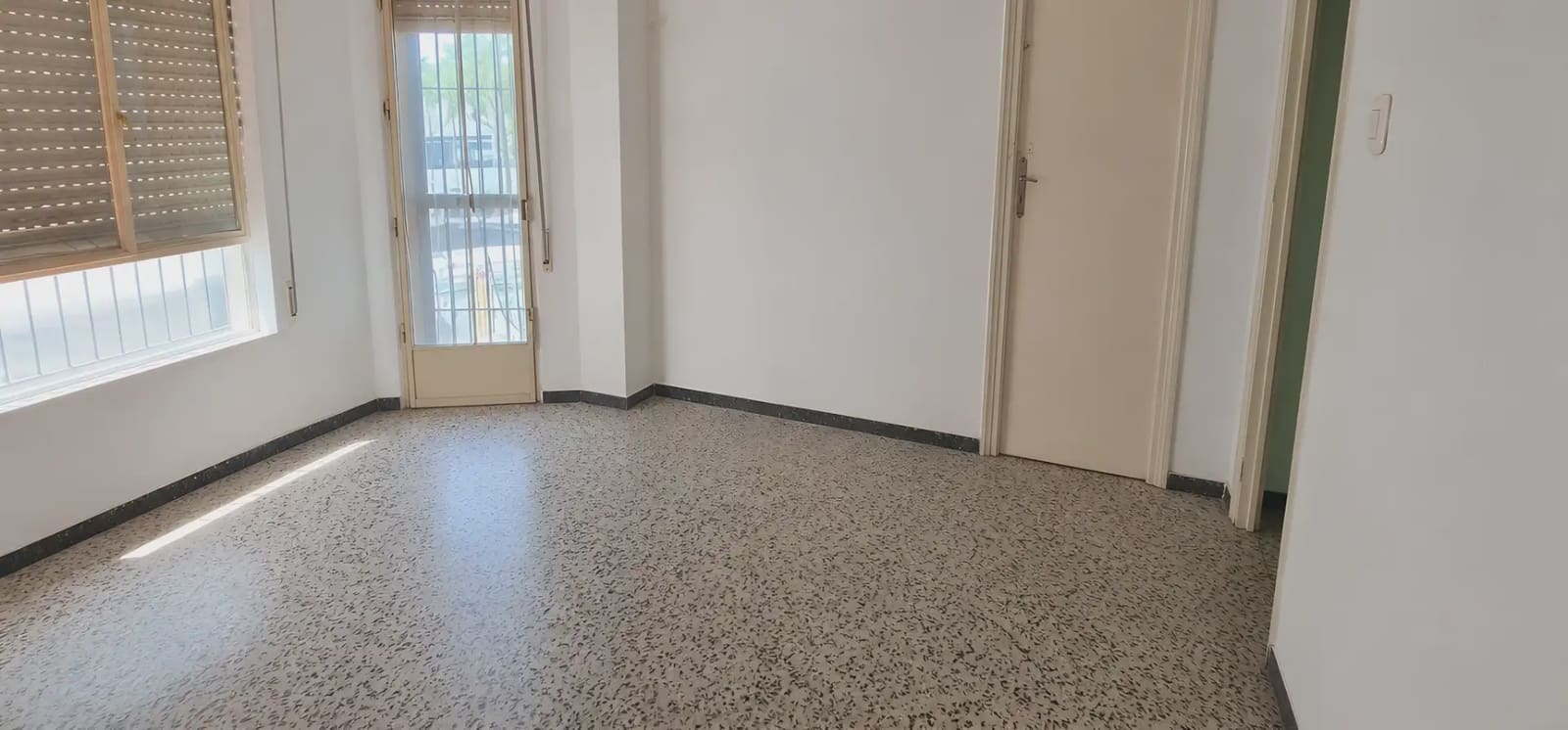 3 Zimmer Wohnung zu verkaufen in Malaga Stadt mit Pool Garage - 250.000 € (Ref: 10030992)