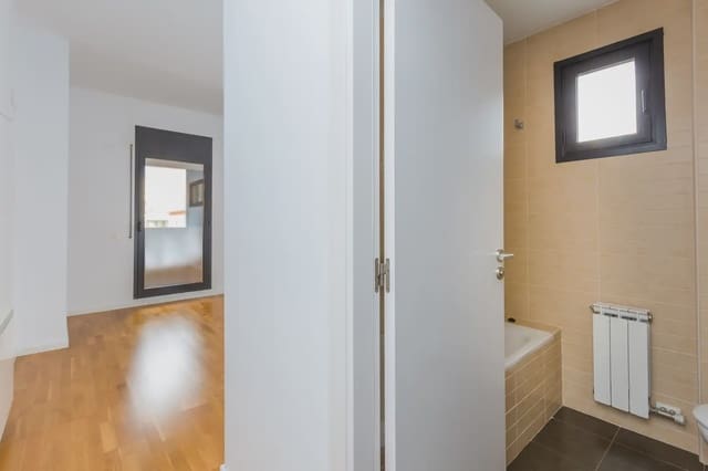 Piso de 3 habitaciones en Girona ciudad en venta - 269.700 € (Ref: 10030994)