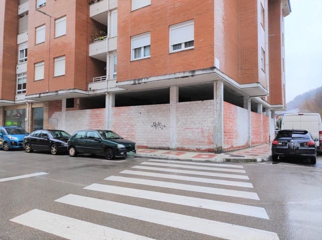 Comercial para venda em Los Corrales de Buelna - 203 500 € (Ref: 8727099)