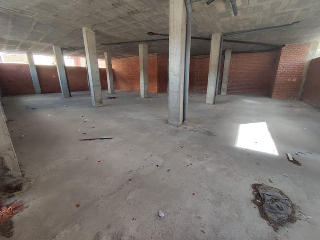 Comercial para venda em Los Corrales de Buelna - 203 500 € (Ref: 8727099)