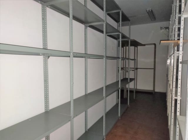 Comercial para venda em Los Corrales de Buelna - 203 500 € (Ref: 8727099)