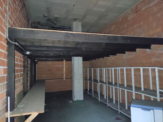 Comercial para venda em Los Corrales de Buelna - 203 500 € (Ref: 8727099)