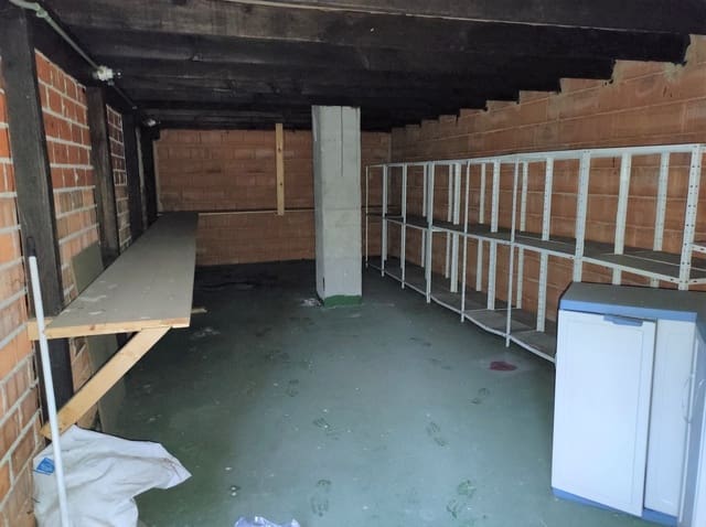 Comercial para venda em Los Corrales de Buelna - 203 500 € (Ref: 8727099)