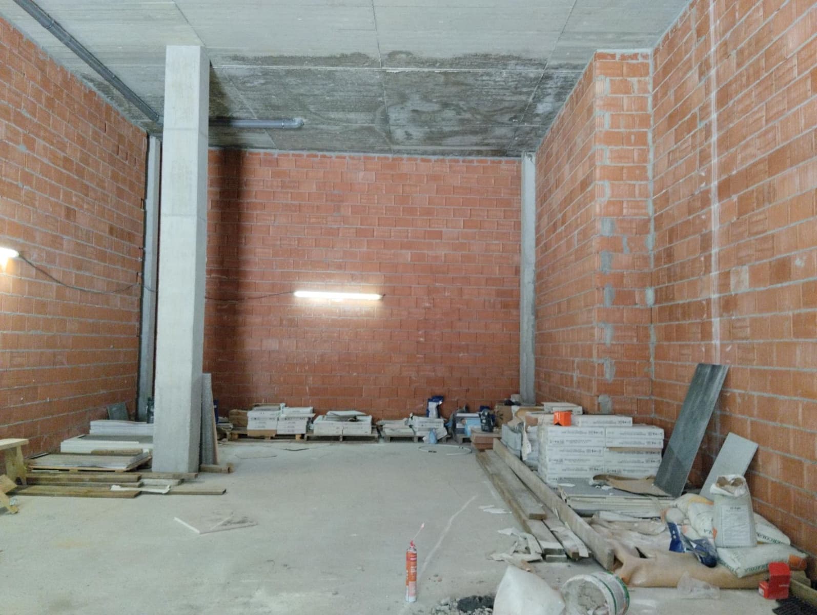 Erhverv til salg i Bilbao - € 82.000 (Ref: 8998331)