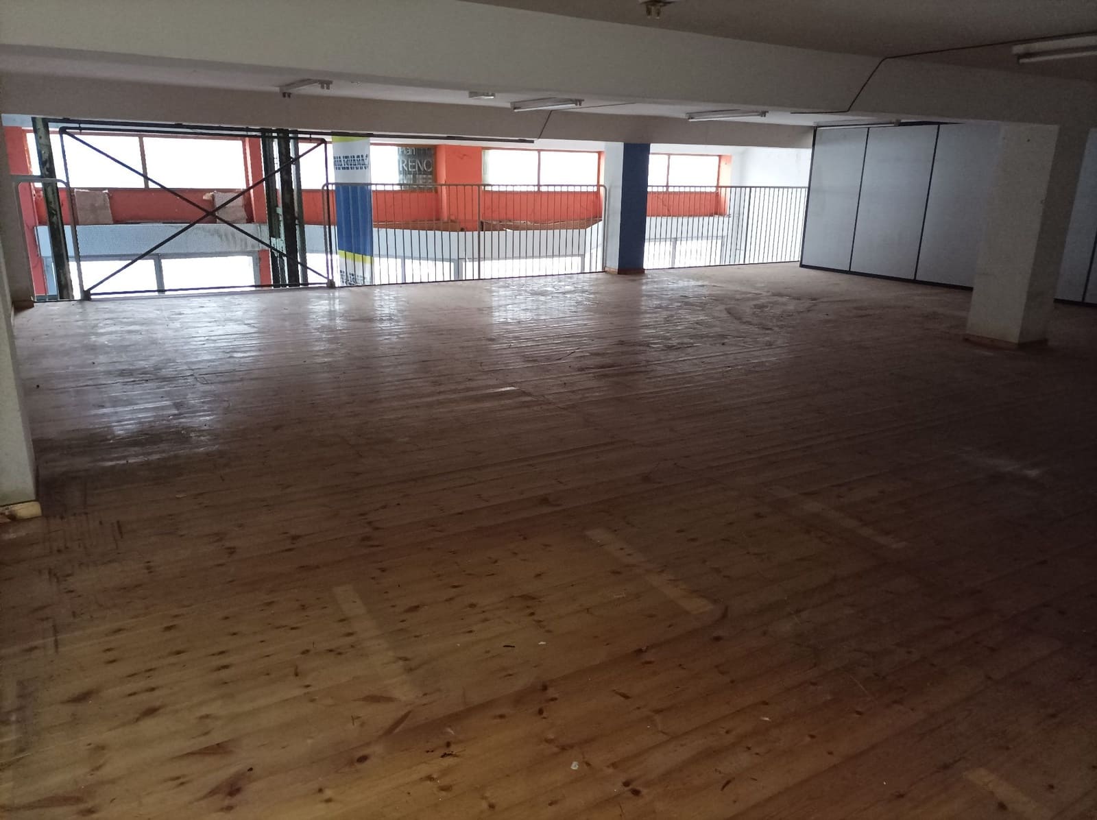 Erhverv til salg i Torrelavega - € 249.300 (Ref: 8998334)