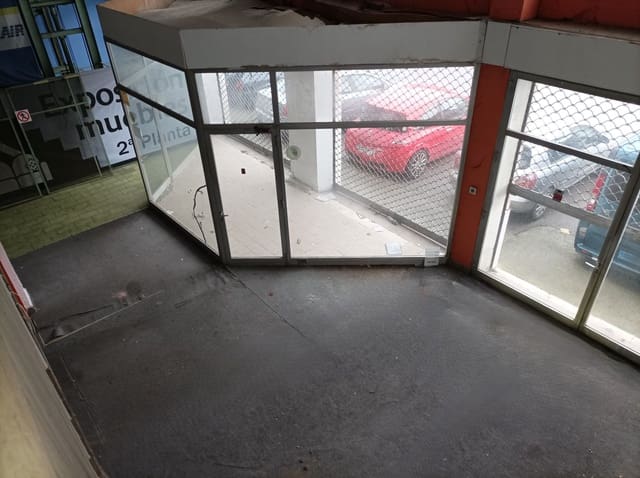Kaupallinen myytävänä paikassa Torrelavega - 249 300 € (Ref: 8998334)