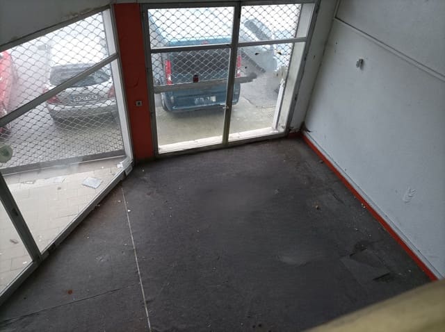 Kaupallinen myytävänä paikassa Torrelavega - 249 300 € (Ref: 8998334)