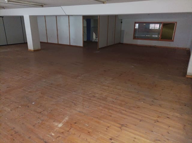 Kaupallinen myytävänä paikassa Torrelavega - 249 300 € (Ref: 8998334)