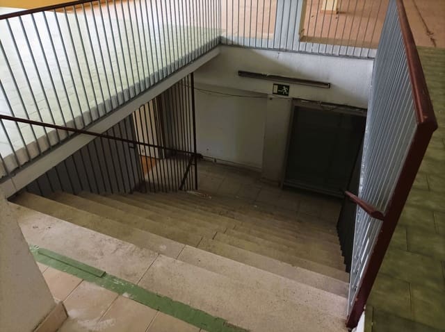 Kaupallinen myytävänä paikassa Torrelavega - 249 300 € (Ref: 8998334)